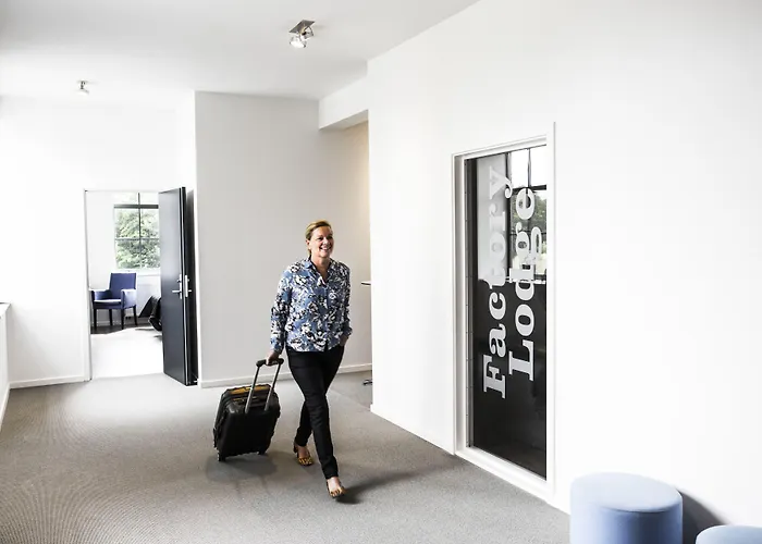 Aiden By Western Lolland